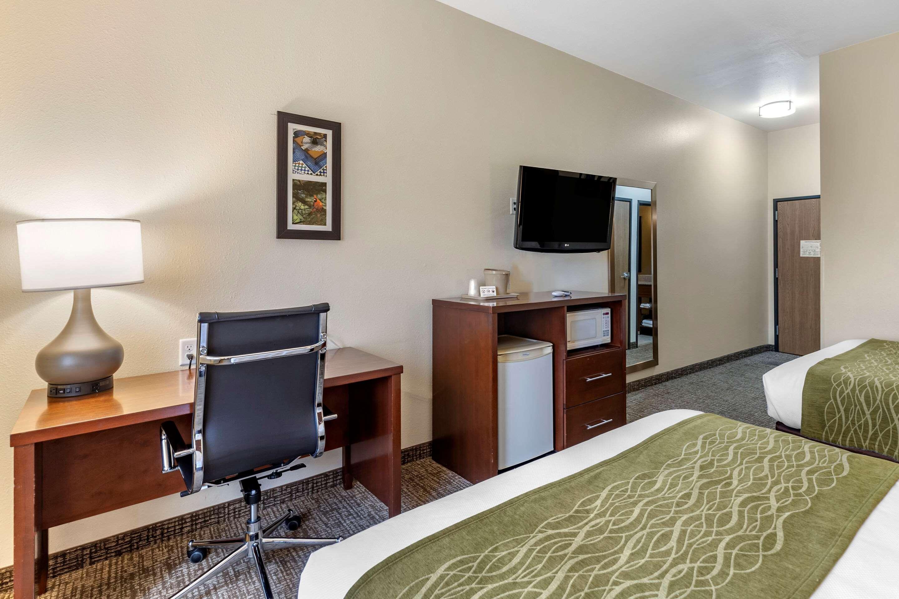 Comfort Inn & Suites Greenville I-70 Buitenkant foto