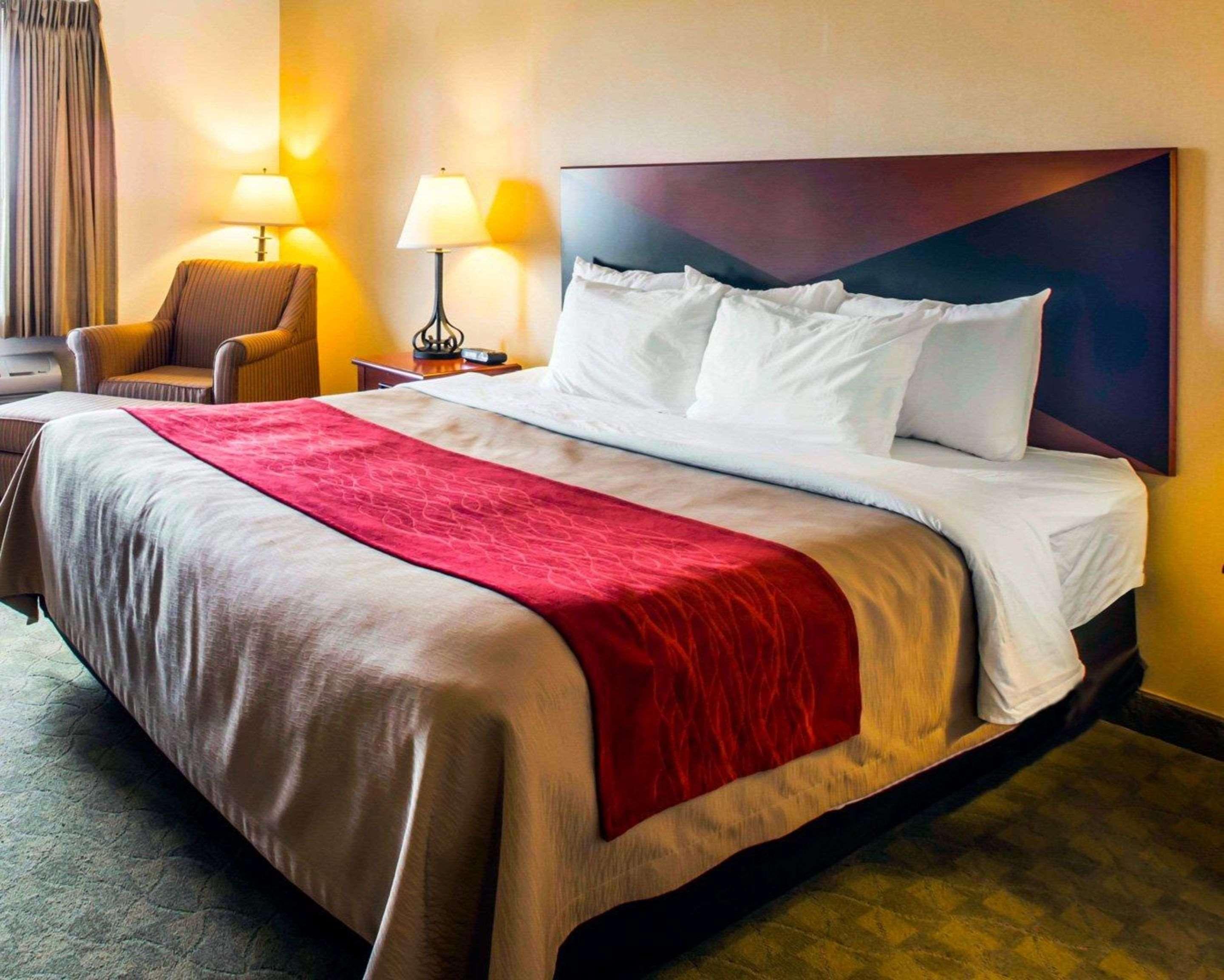 Comfort Inn & Suites Greenville I-70 Buitenkant foto