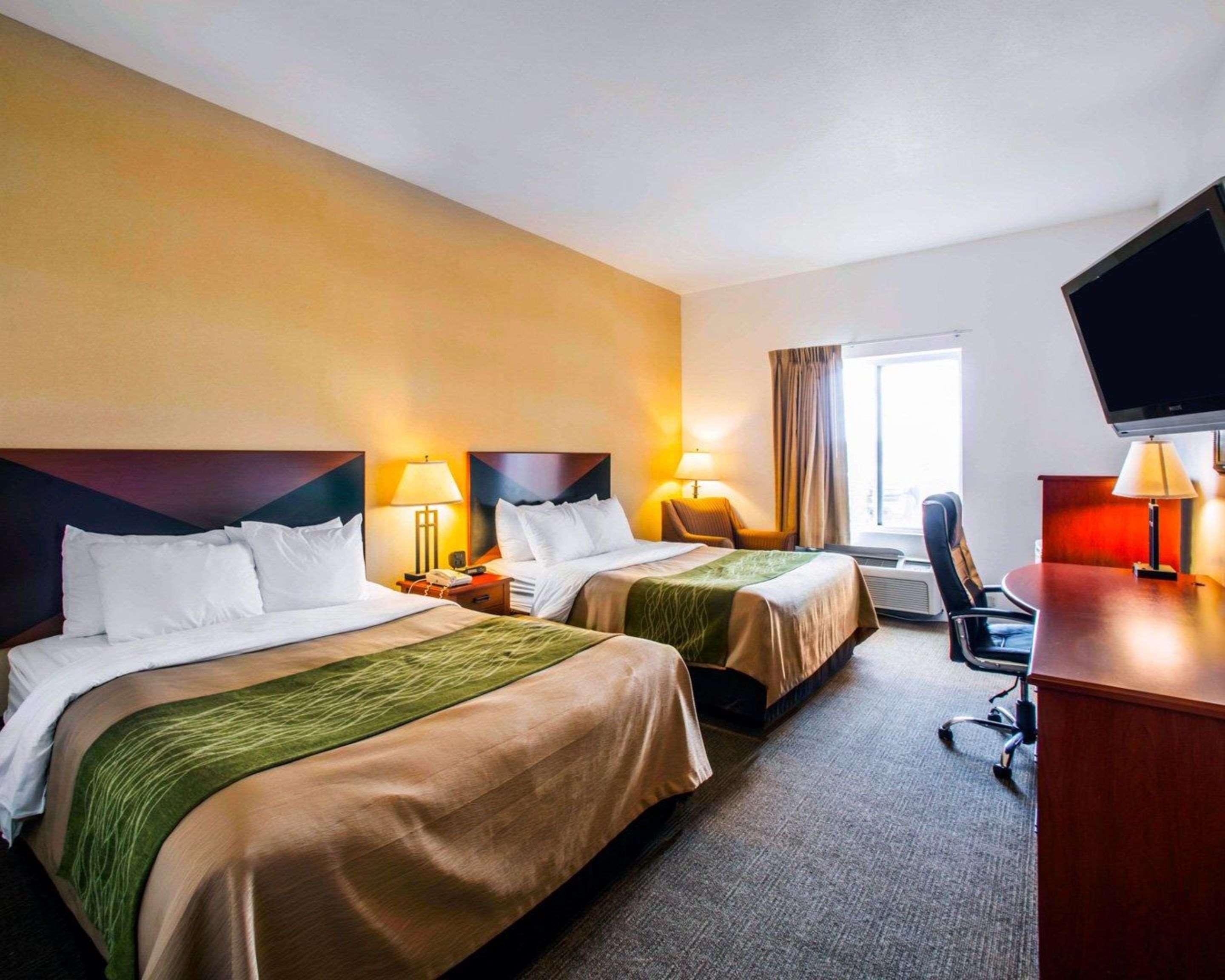 Comfort Inn & Suites Greenville I-70 Buitenkant foto