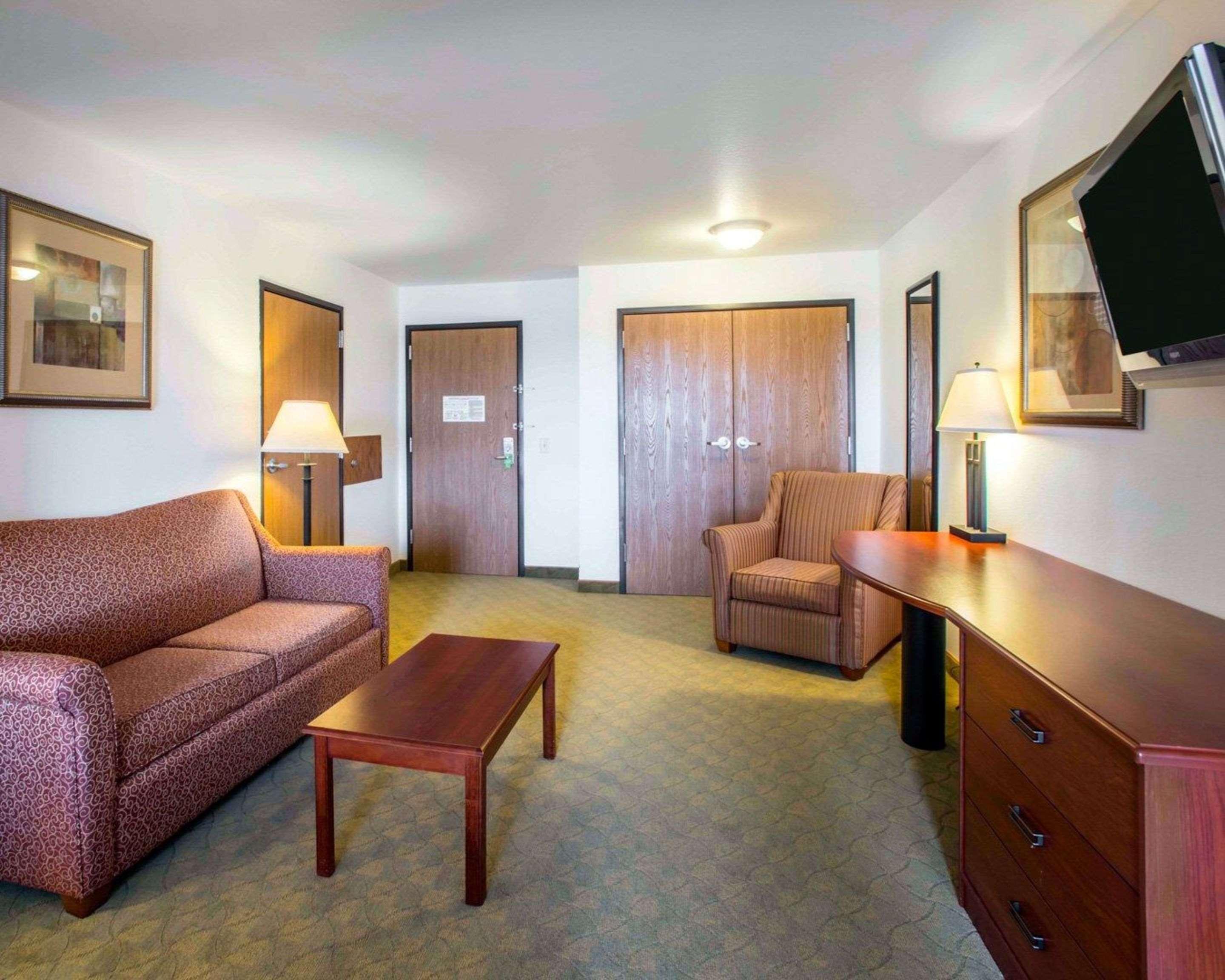 Comfort Inn & Suites Greenville I-70 Buitenkant foto