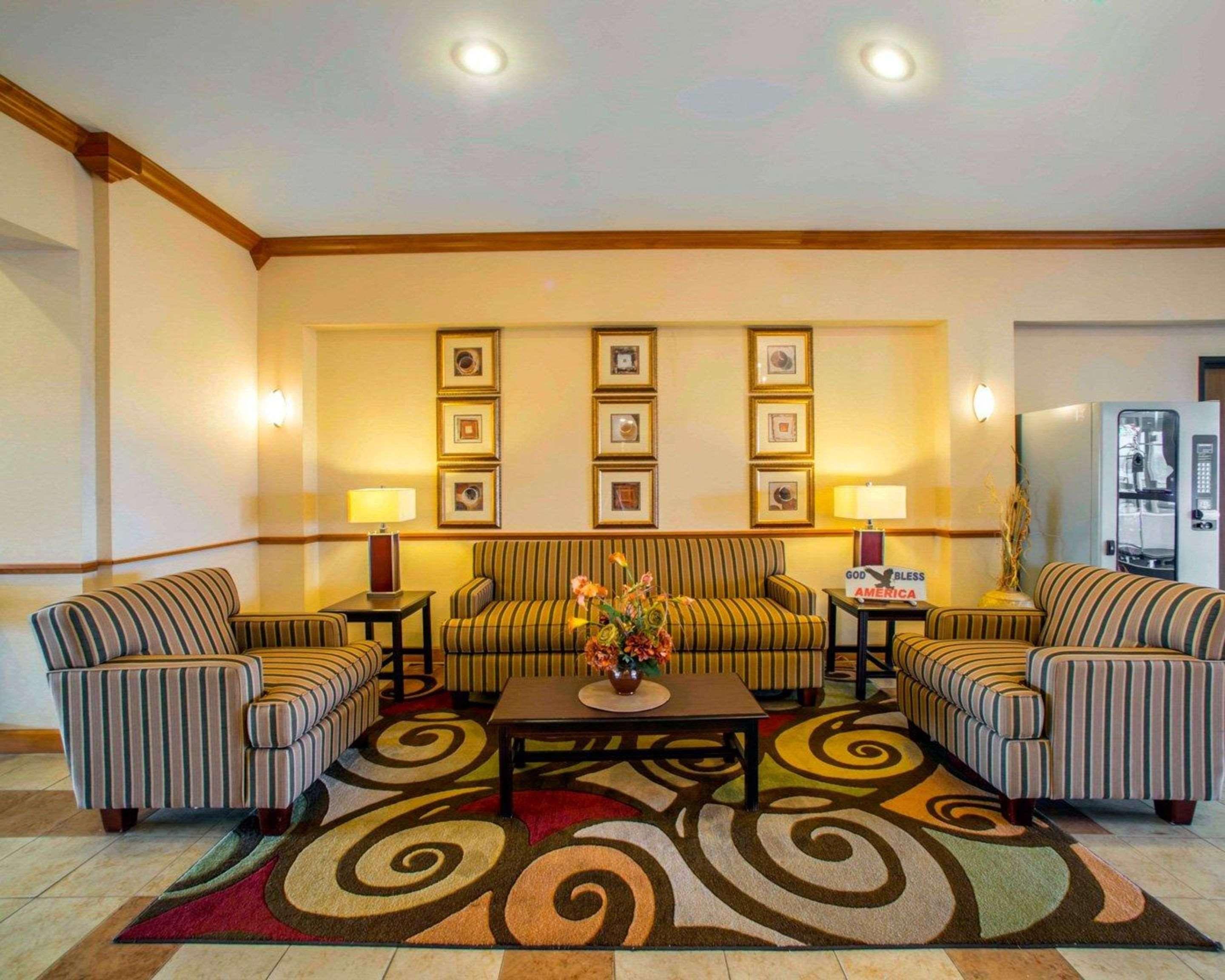 Comfort Inn & Suites Greenville I-70 Buitenkant foto