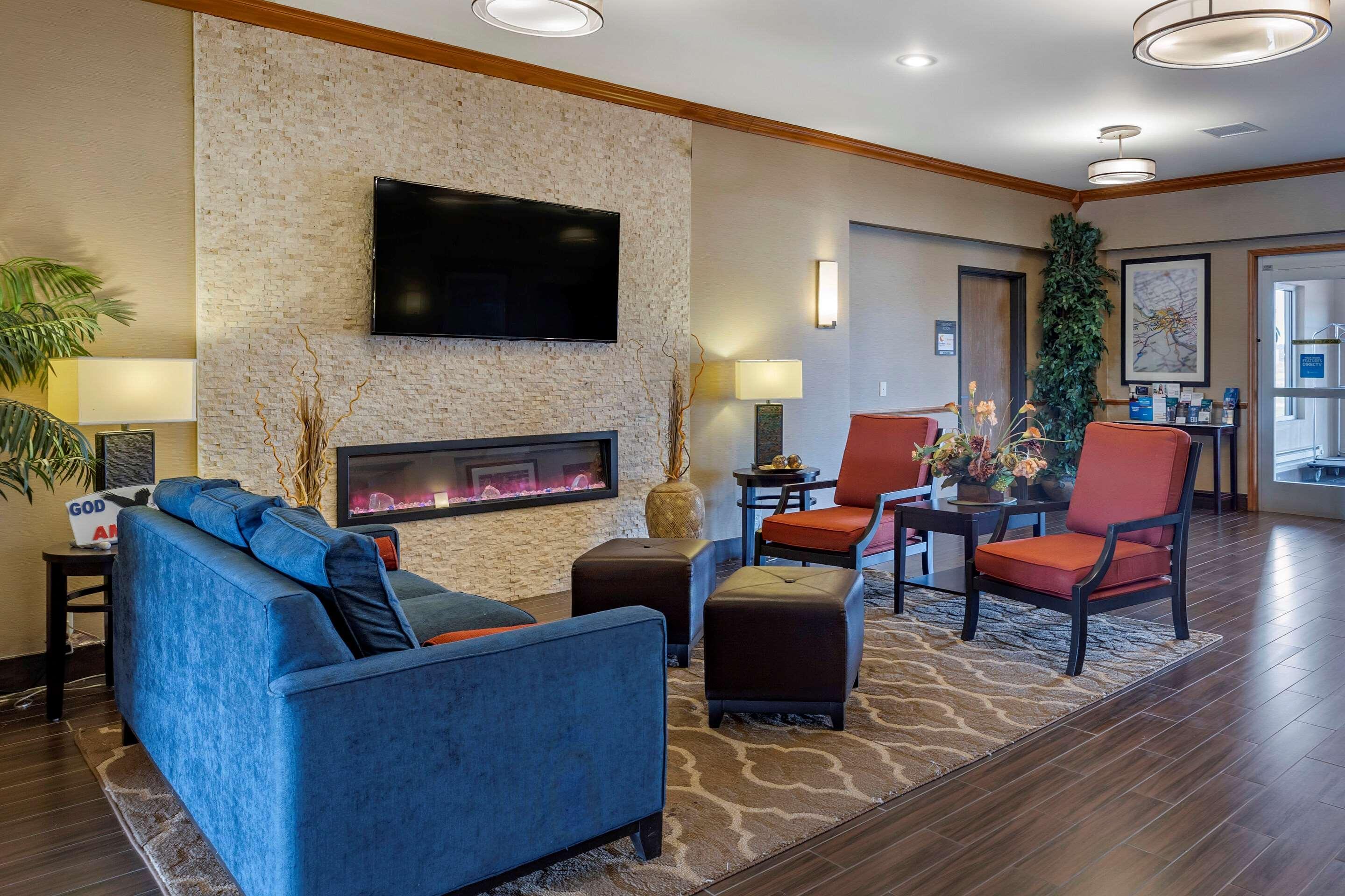 Comfort Inn & Suites Greenville I-70 Buitenkant foto