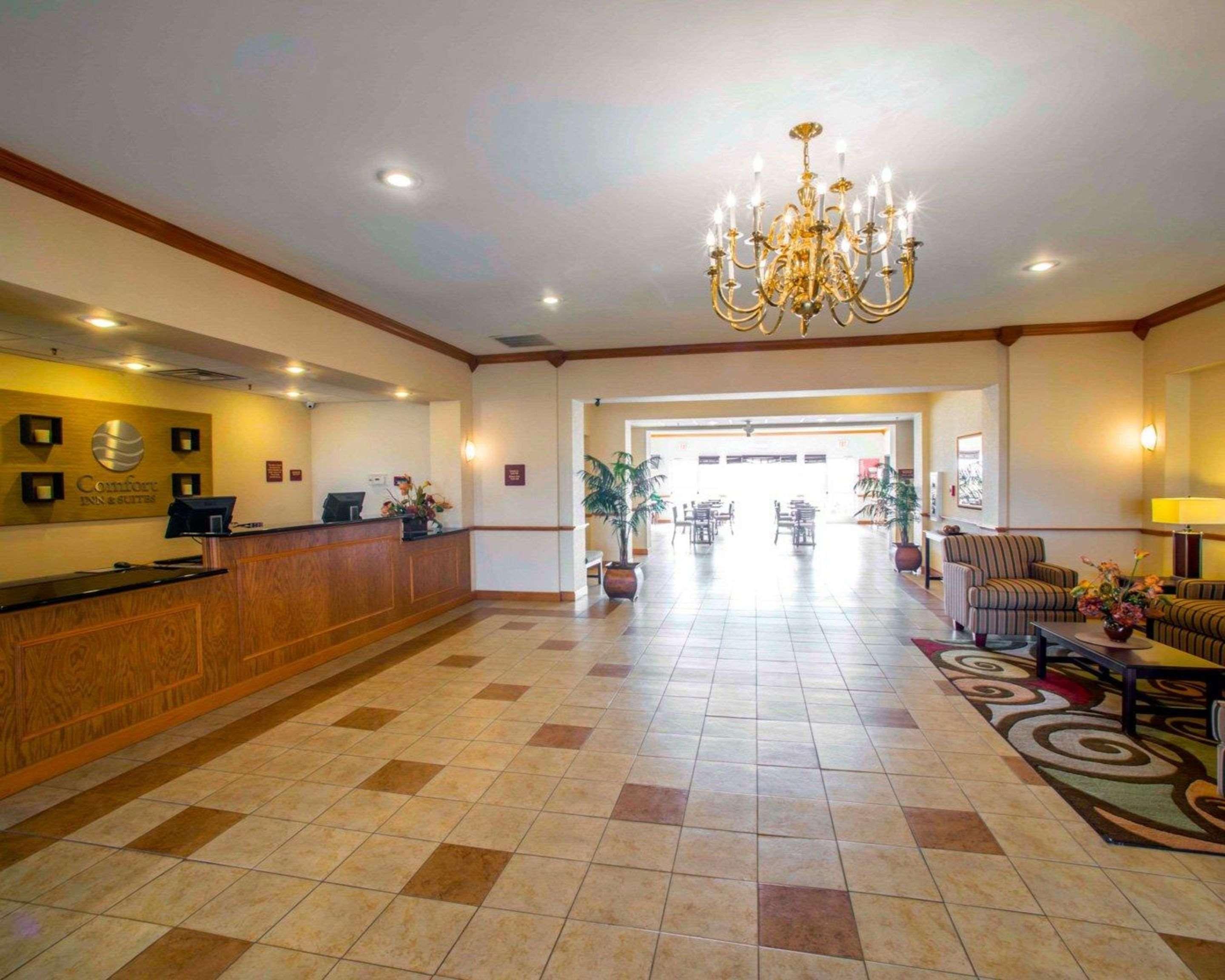 Comfort Inn & Suites Greenville I-70 Buitenkant foto