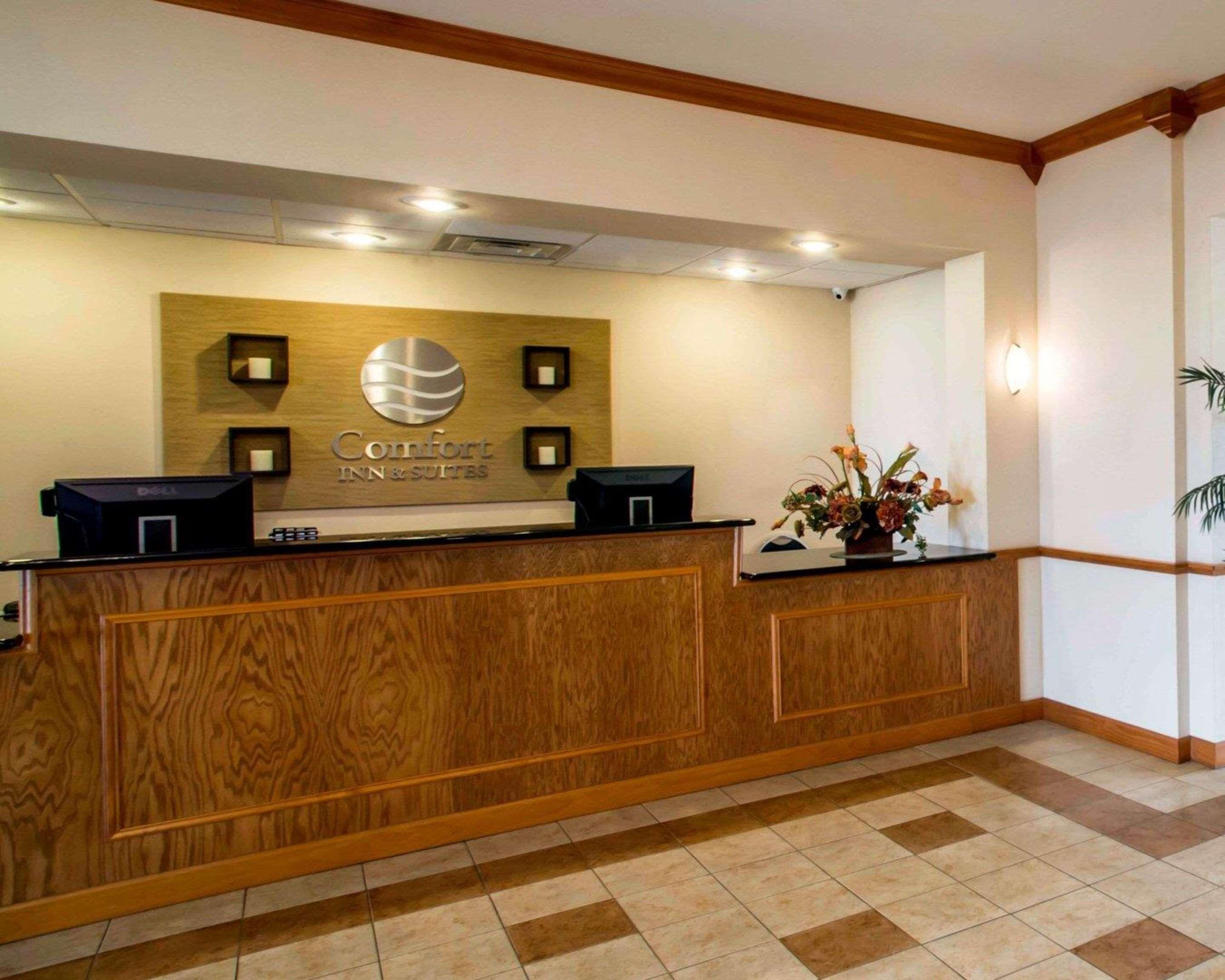 Comfort Inn & Suites Greenville I-70 Buitenkant foto