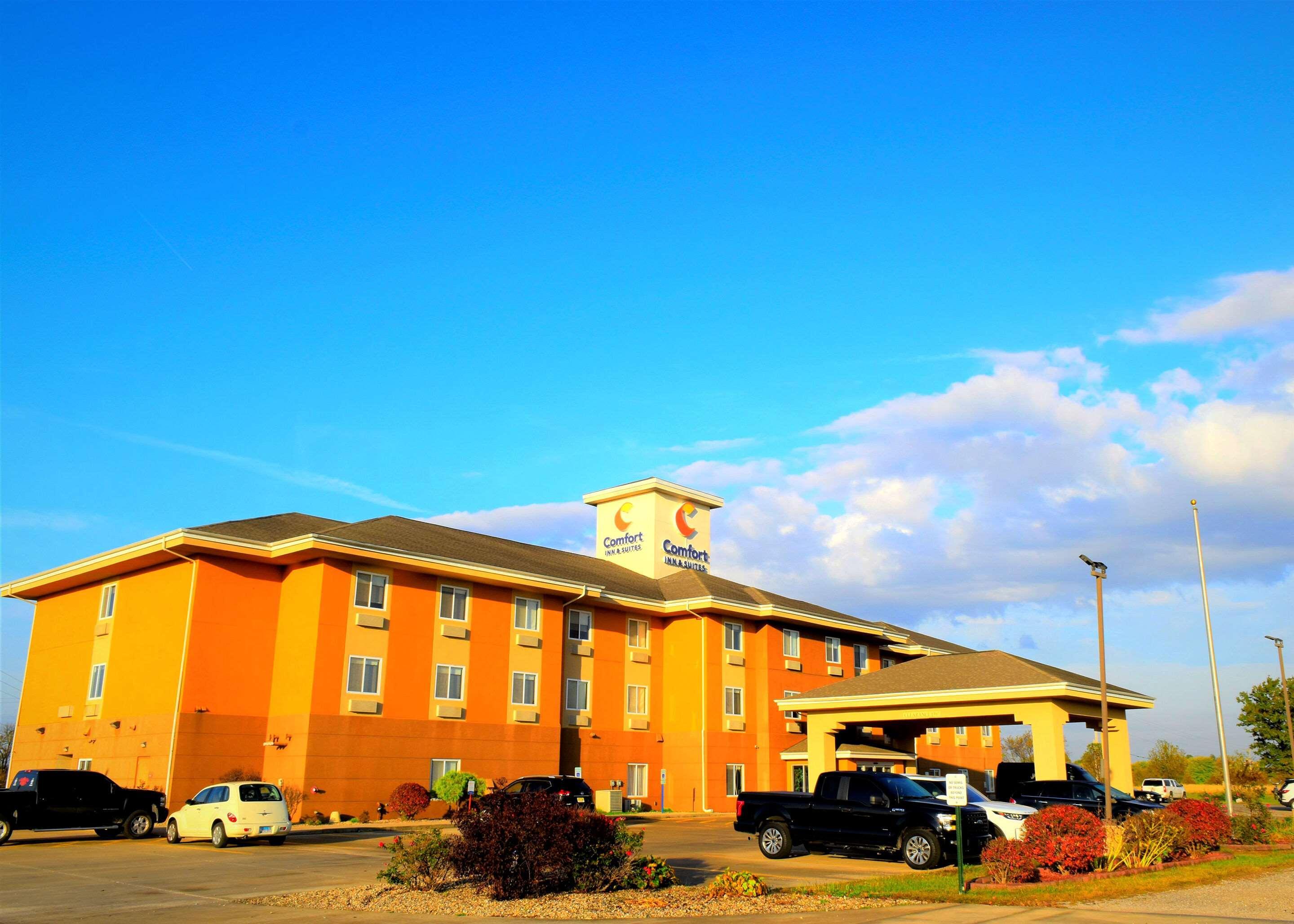 Comfort Inn & Suites Greenville I-70 Buitenkant foto